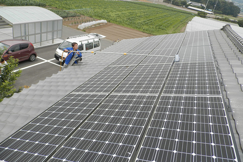 太陽光パネルクリーニング